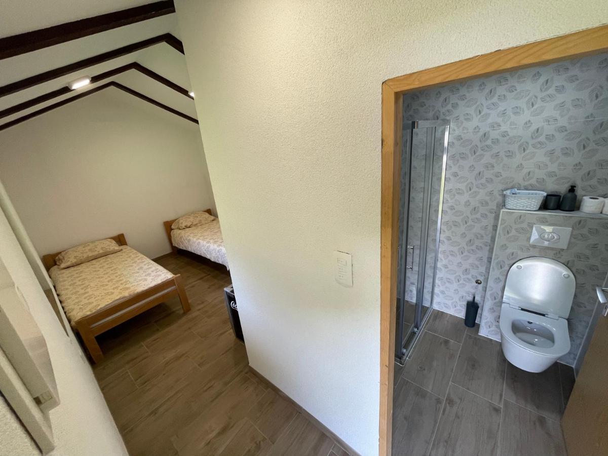 Auto Kamp Lav Hotel Kulen Vakuf Ngoại thất bức ảnh