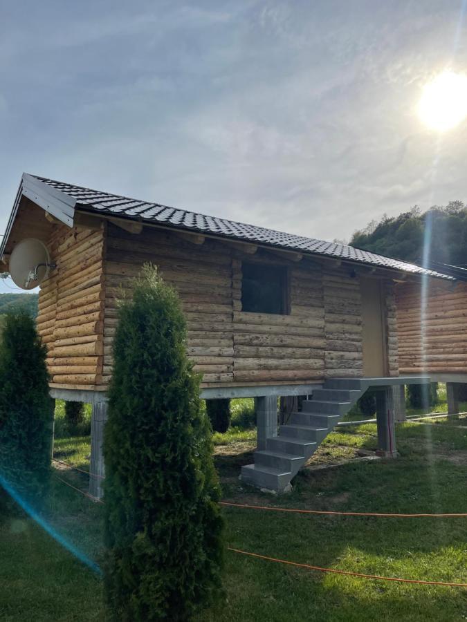 Auto Kamp Lav Hotel Kulen Vakuf Ngoại thất bức ảnh