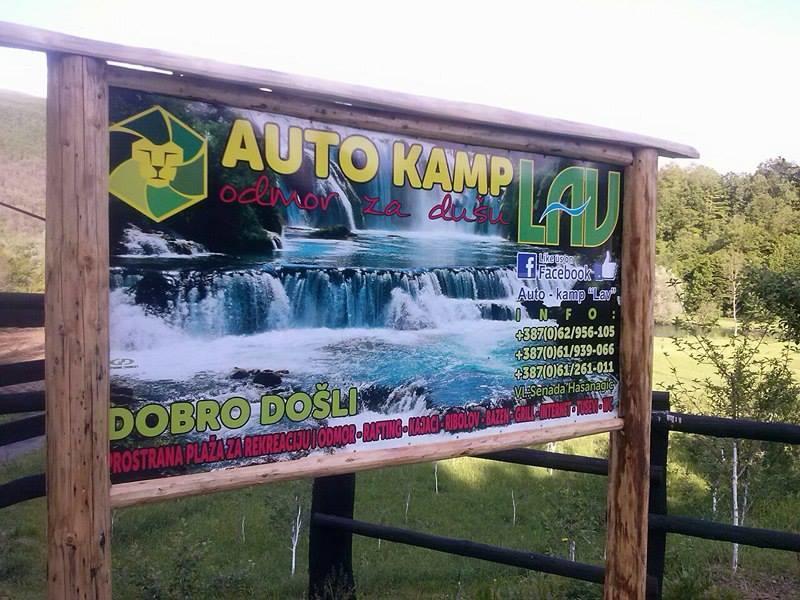 Auto Kamp Lav Hotel Kulen Vakuf Ngoại thất bức ảnh