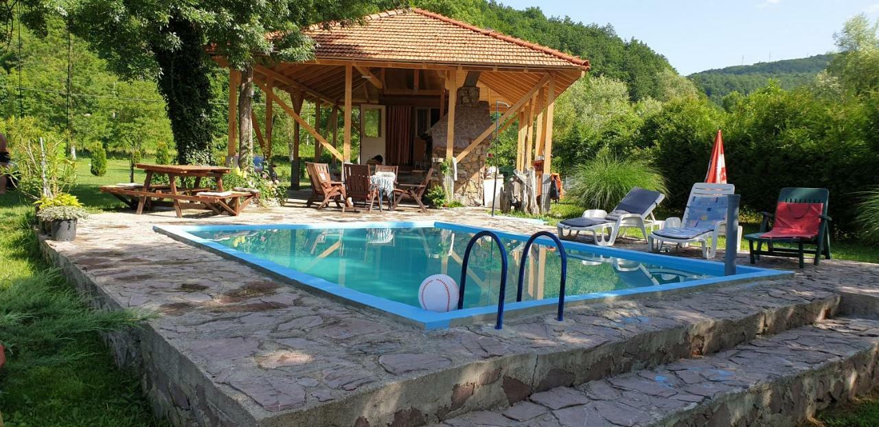 Auto Kamp Lav Hotel Kulen Vakuf Ngoại thất bức ảnh